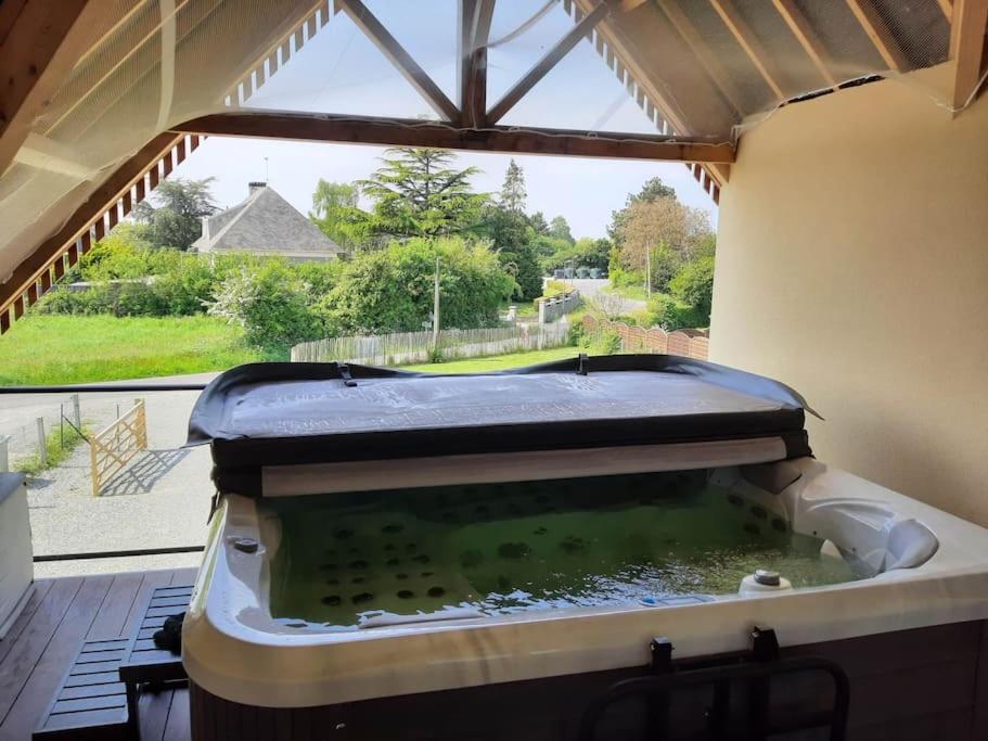 Holiday home Jacuzzi Au Pied De La Baie Du Mont St Michel